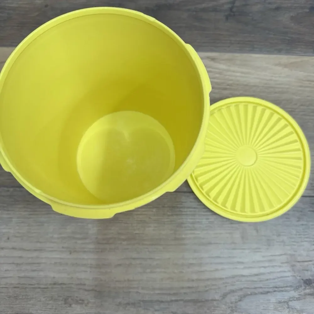 Vintage Tupperware 809-6 Lemon Yellow 6.5